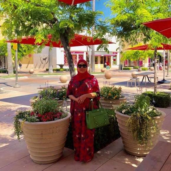 Meet your Posher, Ana - Picture 1 of 1